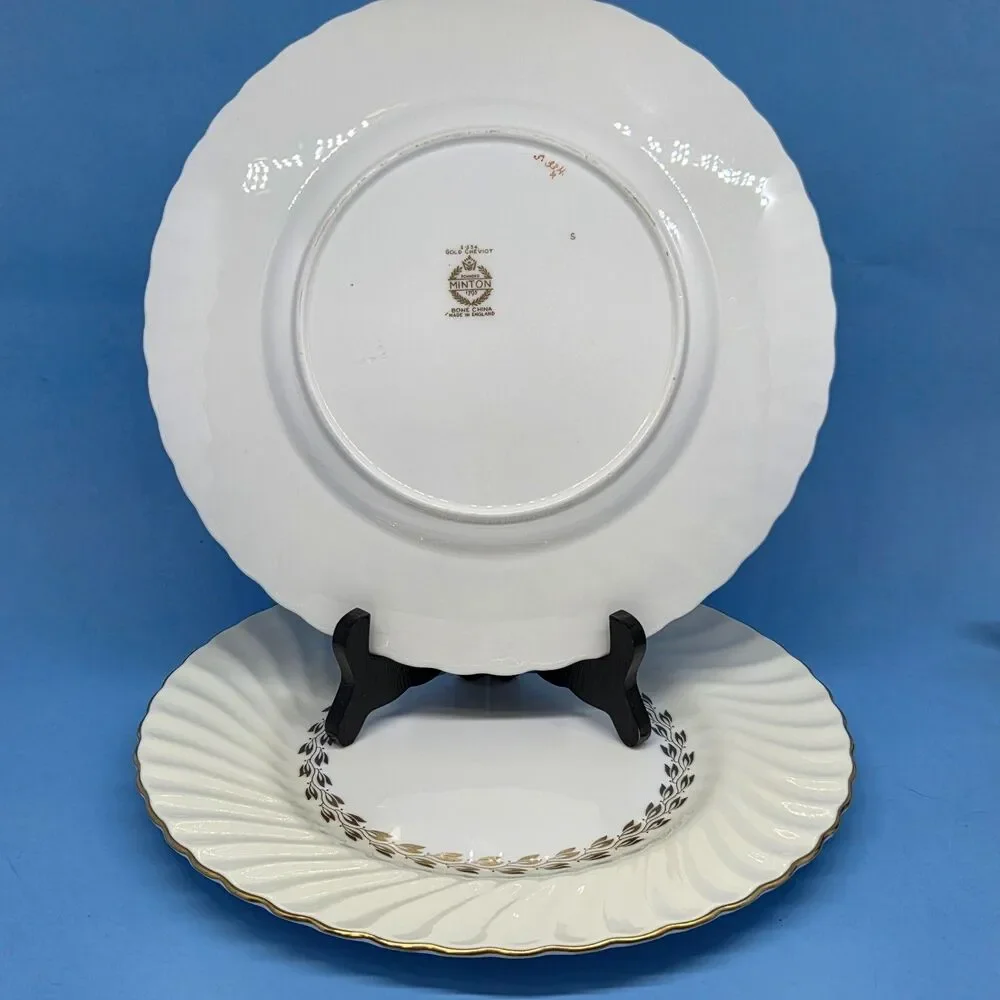 Minton Cheviot Gold Laurel Wreath 10 1/2